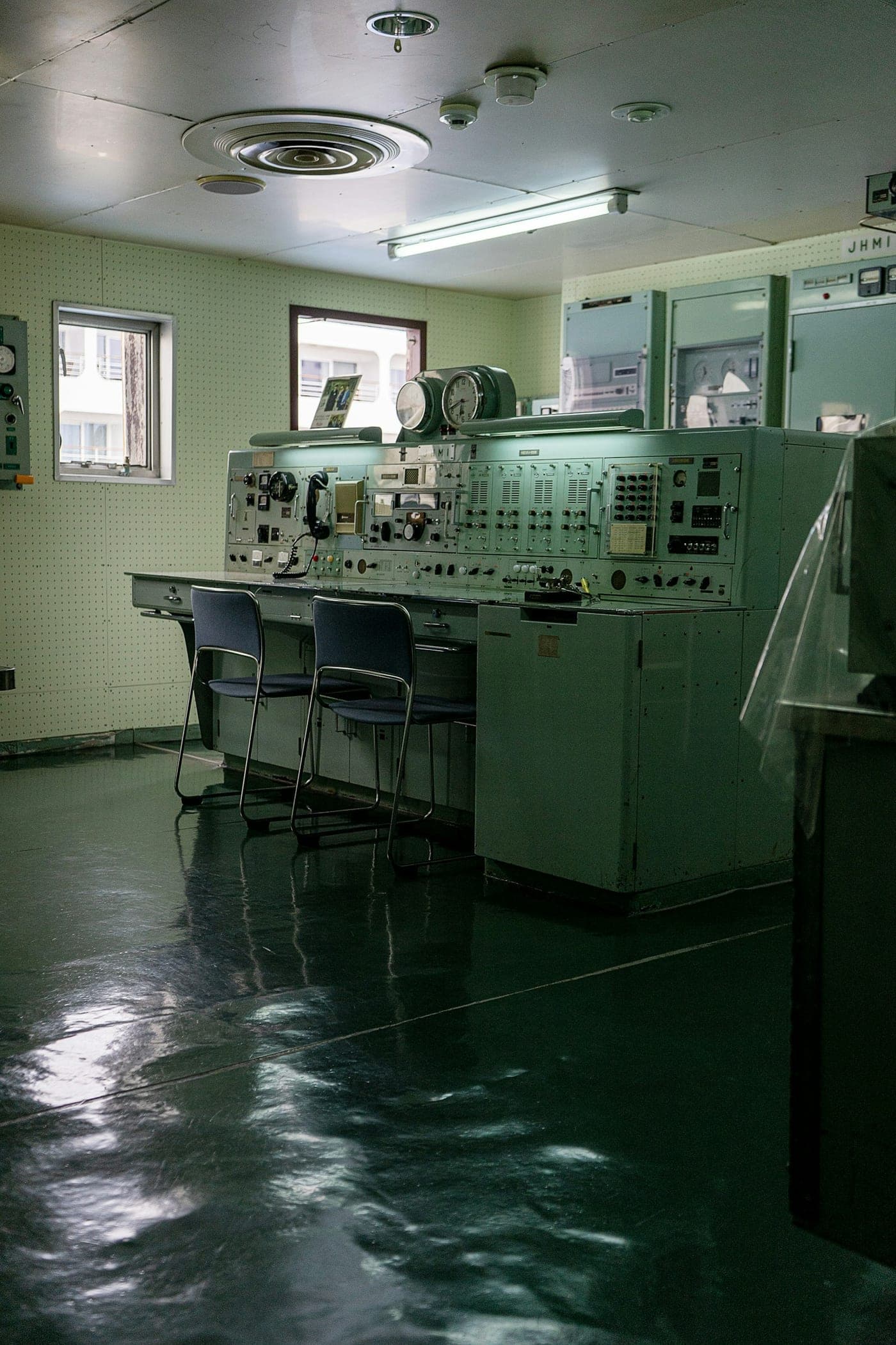 Pharmaceutical-grade water and utility plant at a regulated manufacturing facility